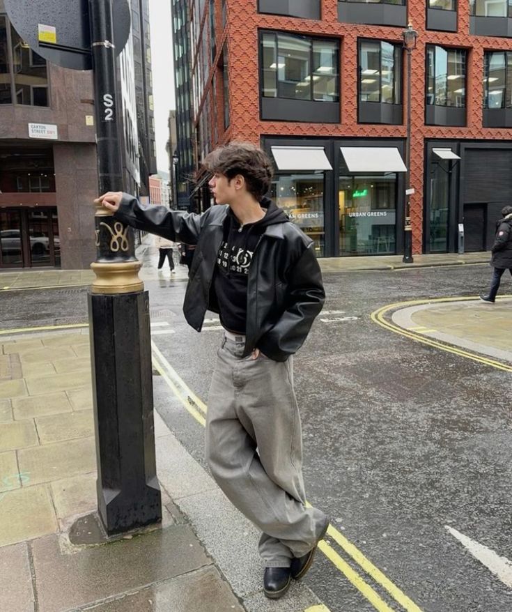 BLACK LEATHER JACKET