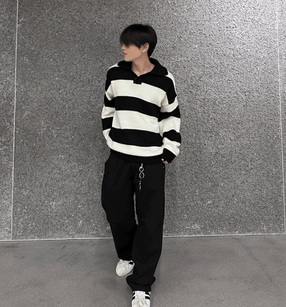 BLACK & WHITE STRIPED KNIT SWEATER