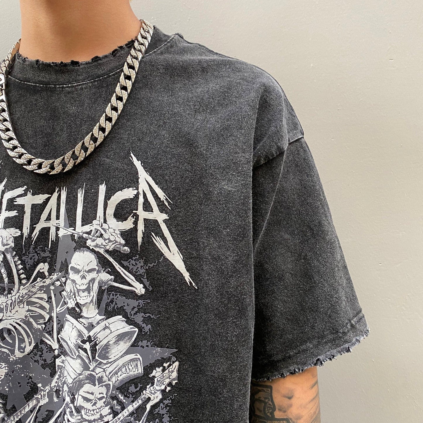 DISTRESSED METALLICA GRAPHIC TEE