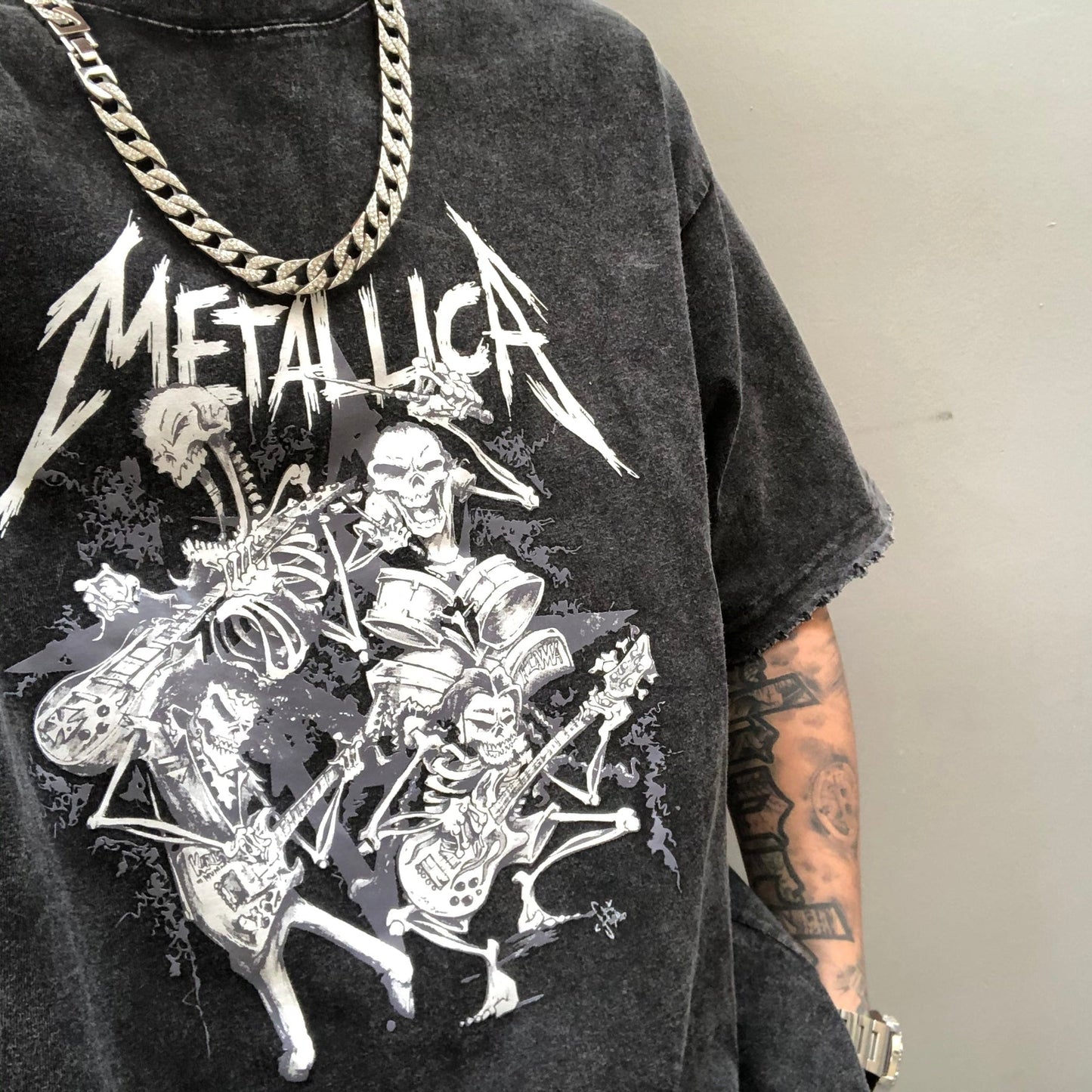 DISTRESSED METALLICA GRAPHIC TEE