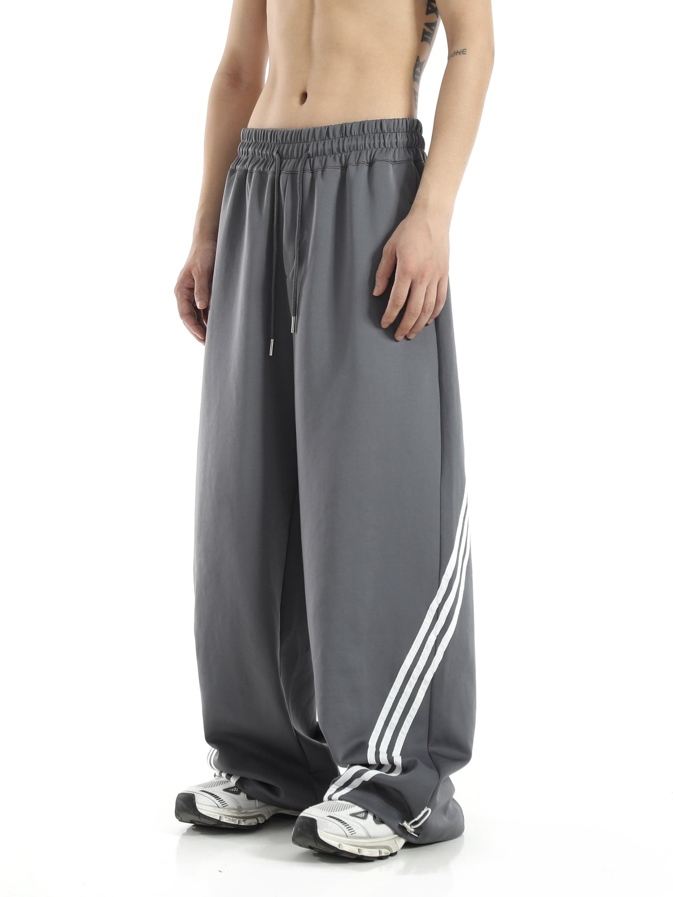 STRIPED DARK GREY SWEATPANTS