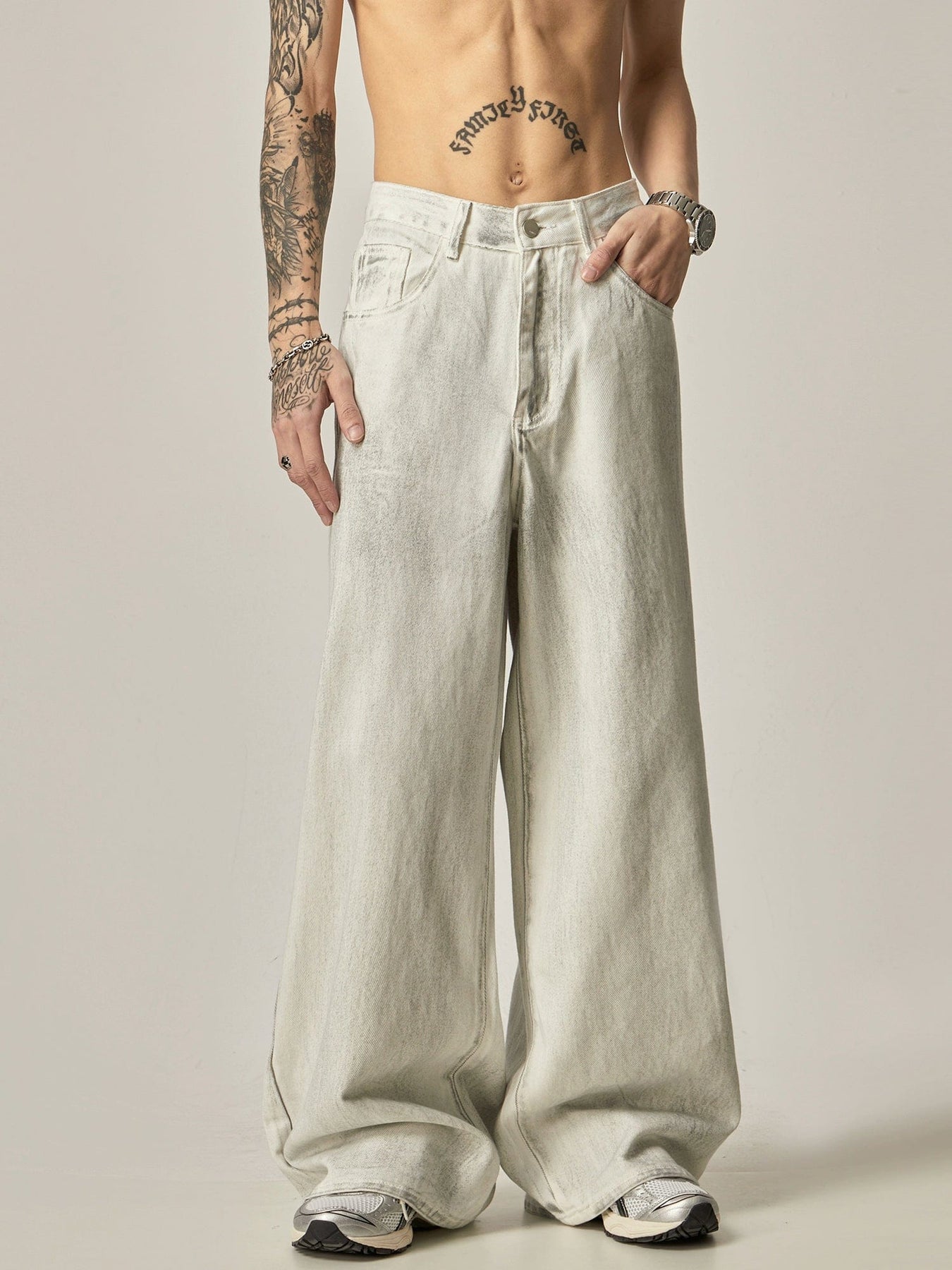 CREAMY BAGGY STRAIGHT DENIM JEANS